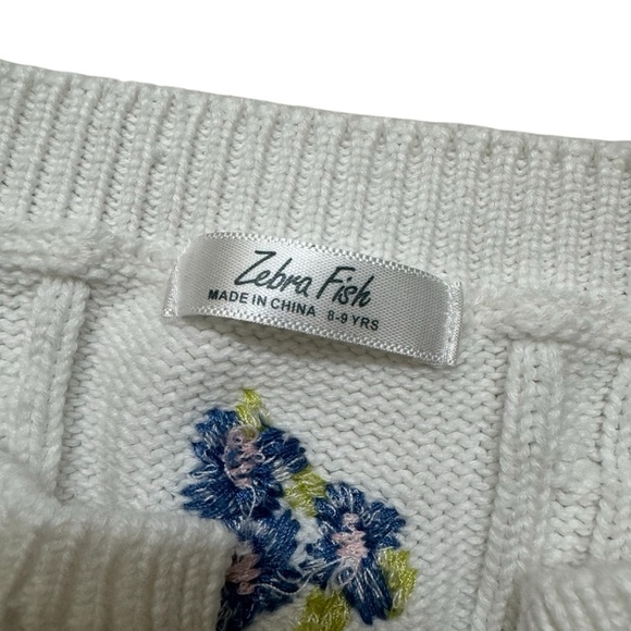 Zebra Fish white Floral Knit Cardigan Sweater Button Up Embroidered Girls Sz 8-9 - Picture 5 of 6